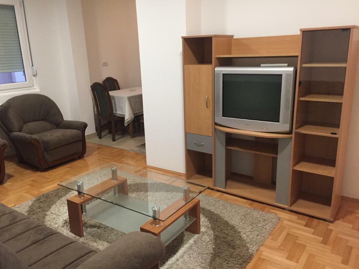 Apartamento Stan Na Dan Centar Šabac Exterior foto