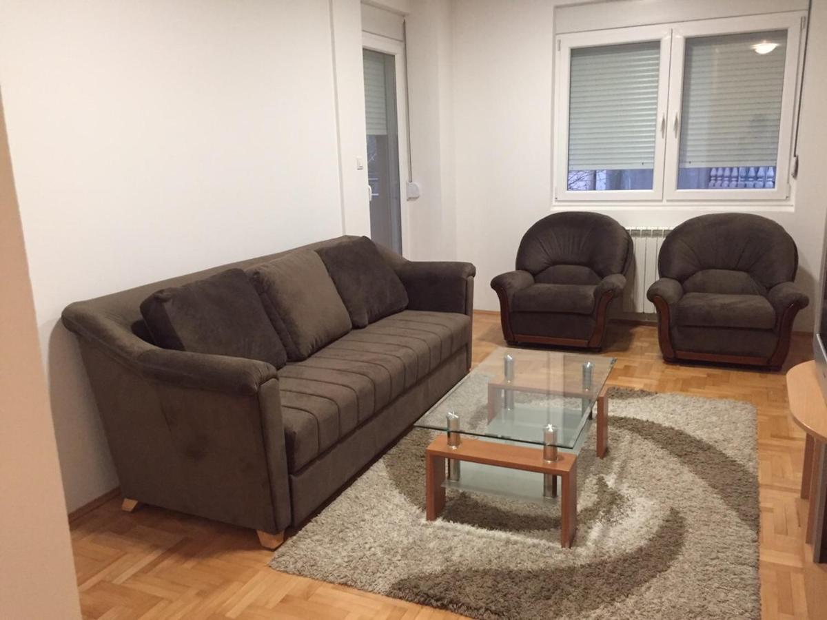 Apartamento Stan Na Dan Centar Šabac Exterior foto